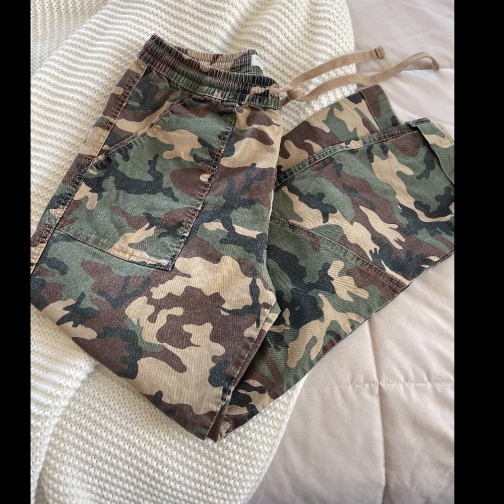 Brand Cotton On Army pants